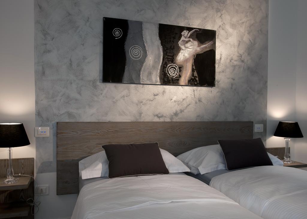 Le Suites - Di Fronte Ospedale Sacro Cuore เนกรา ภายนอก รูปภาพ