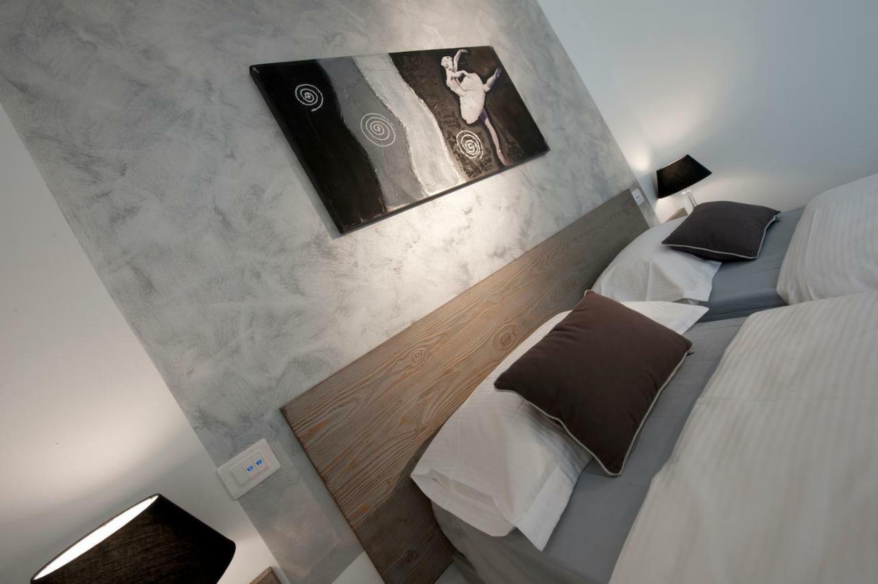 Le Suites - Di Fronte Ospedale Sacro Cuore เนกรา ภายนอก รูปภาพ