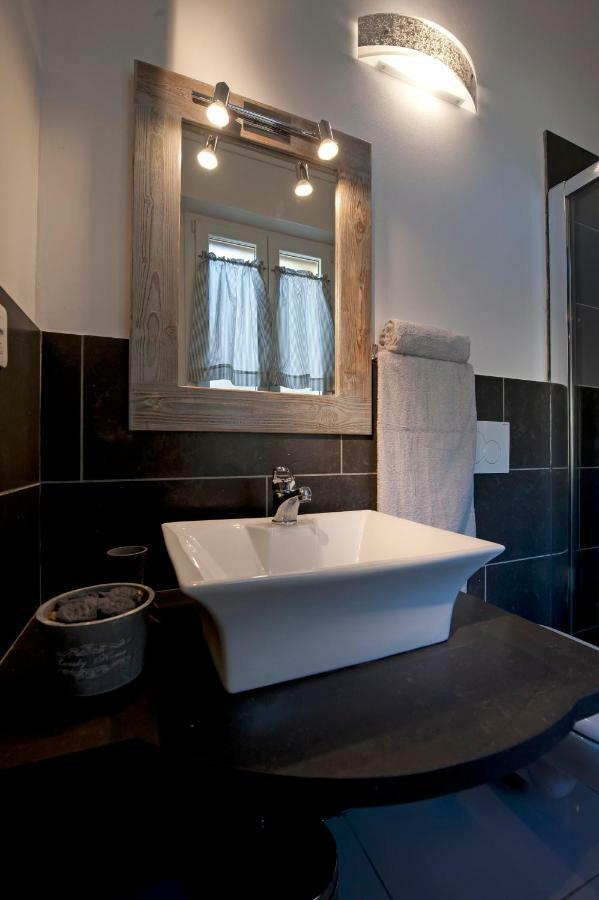 Le Suites - Di Fronte Ospedale Sacro Cuore เนกรา ภายนอก รูปภาพ