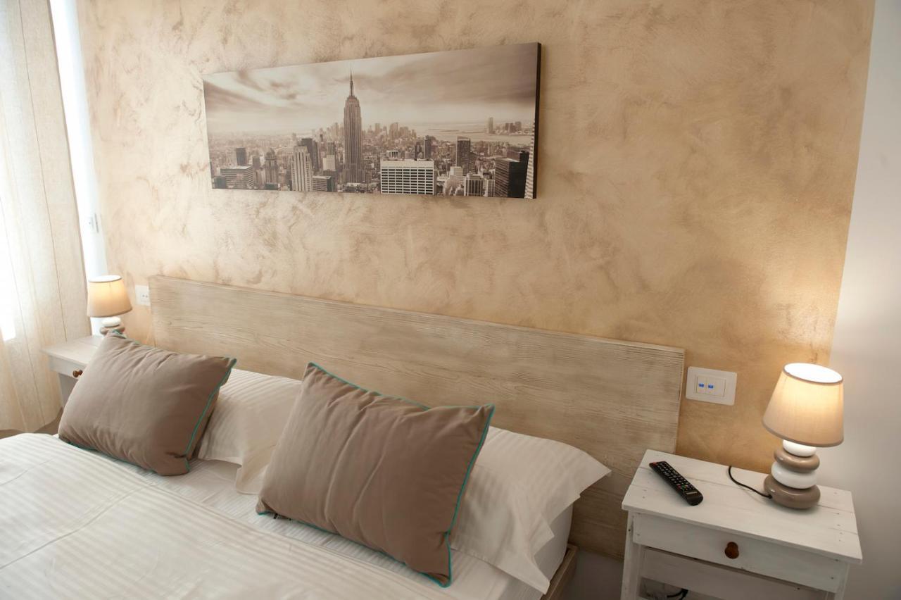 Le Suites - Di Fronte Ospedale Sacro Cuore เนกรา ภายนอก รูปภาพ