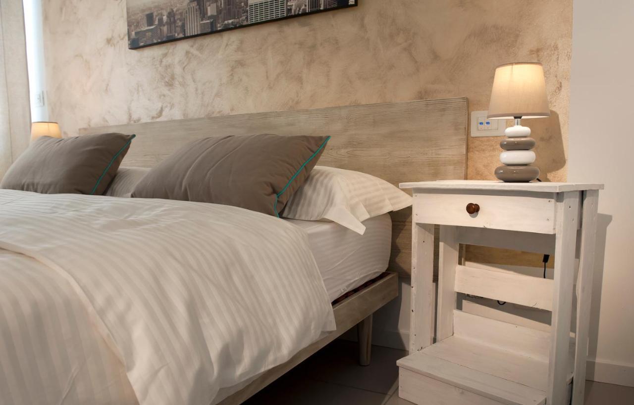 Le Suites - Di Fronte Ospedale Sacro Cuore เนกรา ภายนอก รูปภาพ